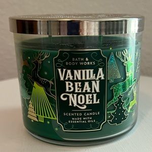 NWT: Bath and Body Works Vanilla Bean Noel Candle